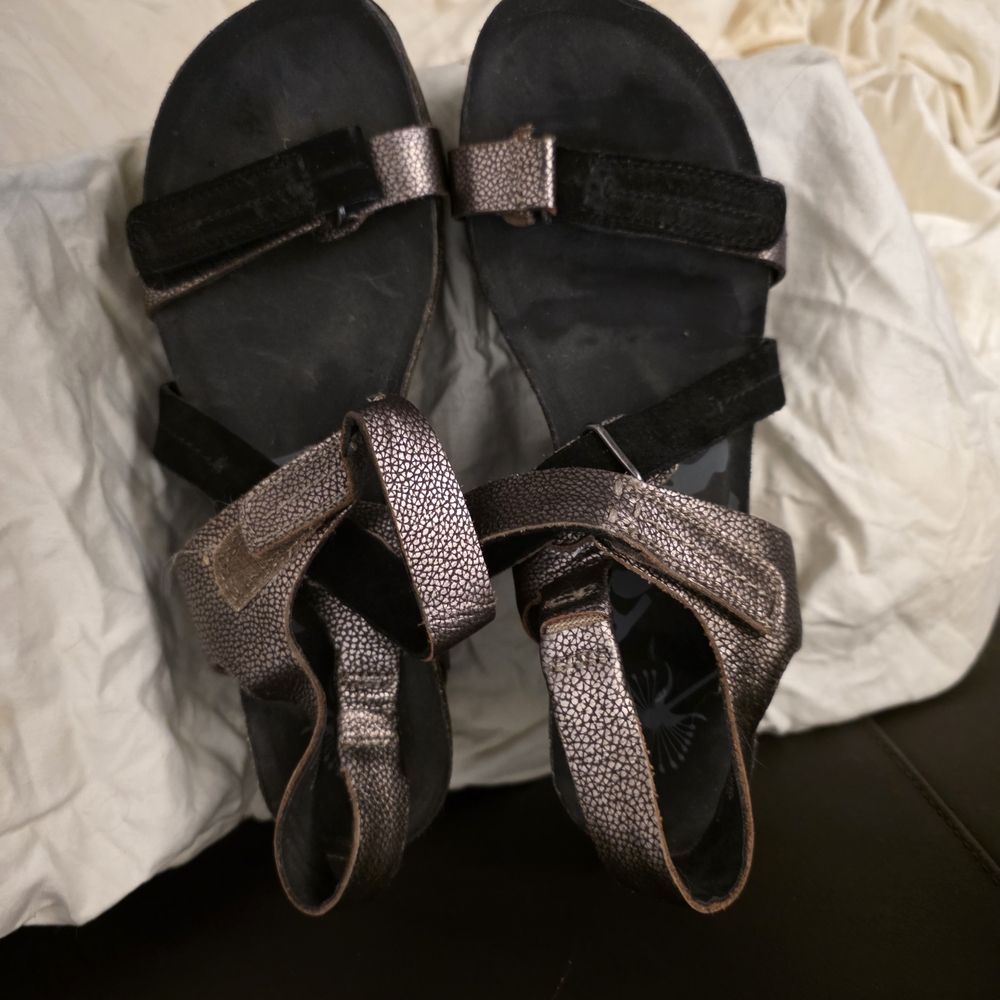 OTBT Women’s Metallic Bronze Strap Sandals
